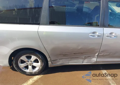 2011 Toyota Sienna Le V6/Le V6 Auto Access Seat from USA, damaged, VIN 5TDKK3DC0BS085284